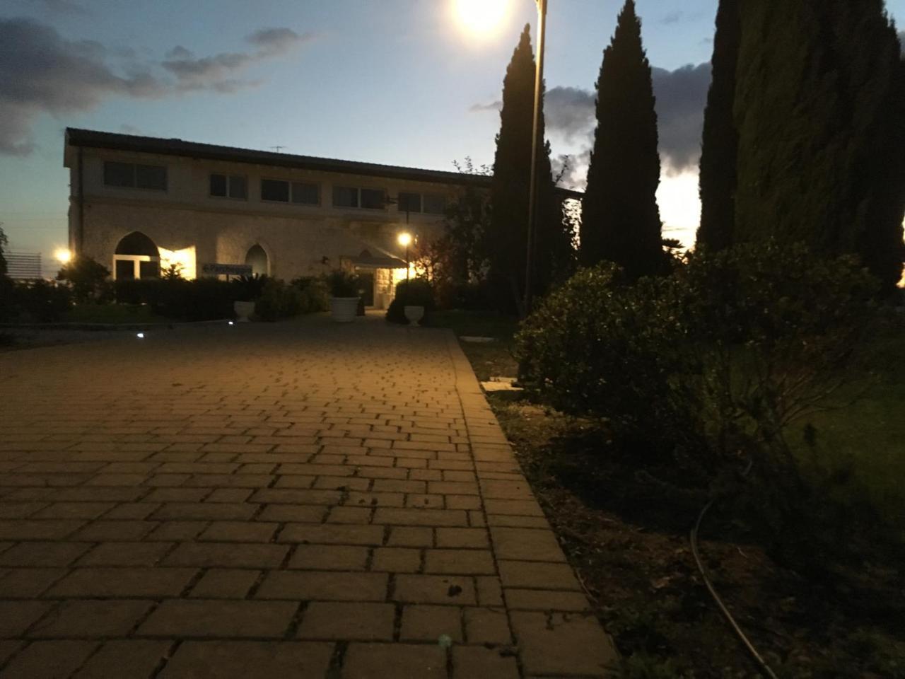 Zyra Garden Club Bed & Breakfast Acquaviva delle Fonti Eksteriør bilde